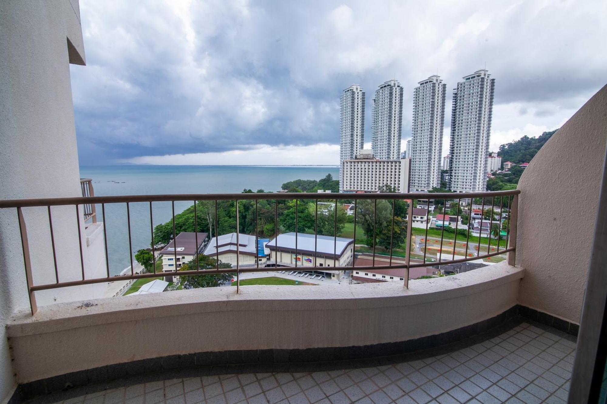 Rainbow Paradise At Tanjung Bungah Tanjung Bungah  Room photo